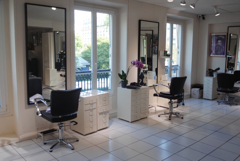 salon-coiffure-VALBONNE-min_floor-home-office-property-living-room-room-781228-pxhere.com